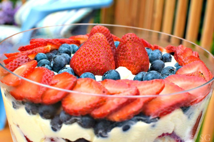 Berry Cheesecake Trifle | Sarah's Grace 
